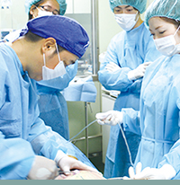 脂肪吸引を執刀しているTHE CLINICの大橋医師