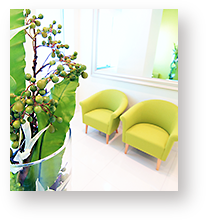 プライバシーに配慮した待合室（THE CLINIC 大阪院）