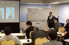 日本美容外科学会での発表の様子（2014年／大橋昌敬医師）