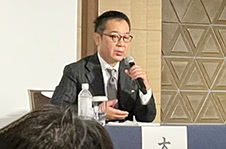 日本美容外科学会での発表の様子