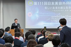 日本美容外科学会での発表の様子