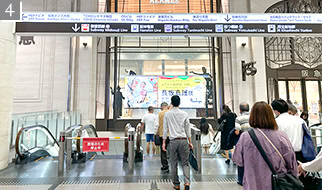 直進して、突き当りのにあるエスカレーターを降ります。