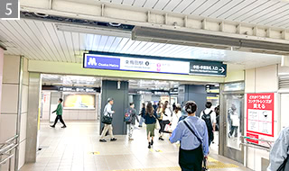 直進して突き当たりまで来たら、右に進んでください。