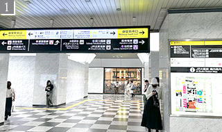 御堂筋南口方面（改札出て右）にお進みください。