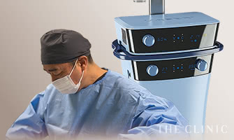 脂肪吸引を行う大橋医師とベイザー機器