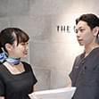 穏やかでとても優しく、笑顔が魅力的なドクターです。<br>仕事に関しては真面目で、スタッフの相談事も熱心に聞いてくださいます。また、外科出身ということもあり、手先の器用さはさすがだなという印象です。技術的にも精神的にも、非常に頼りになります。<br>ただ、まじめ一辺倒というわけではありません。ひとたび仕事を離れると、個性的でユニークな面で私たちを和ませてくださいます。