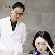 前職でも脂肪吸引やエイジング治療を中心に幅広い美容医療に携わってきましたが、技術力と熱量の高い環境に身を置くことで、より高度な技術を獲得し、提供していきたいと考えるようになりました。THE CLINIC は脂肪吸引・注入に対する技術力の高さはもちろん、最先端の施術を取り入れ、脂肪の領域において世界一になろうという志の高いクリニックだと感じています。ここでなら美容外科医としてさらに高みを目指せると思い、入職を決意しました。