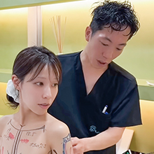 人気美容系インフルエンサーRちゃんのYouTubeにて、志田統括院長出演のB-Waist（バービーウエスト）動画が公開されました